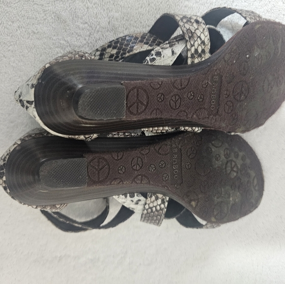 Vintage Bamboo Faux Alligator Skin, Crisscross,Zip up Sandals with 2 buckles.. 6 - Picture 8 of 11